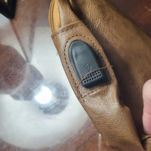 Mens or women chest bag with a charger port on the side - Picture 2 of 3